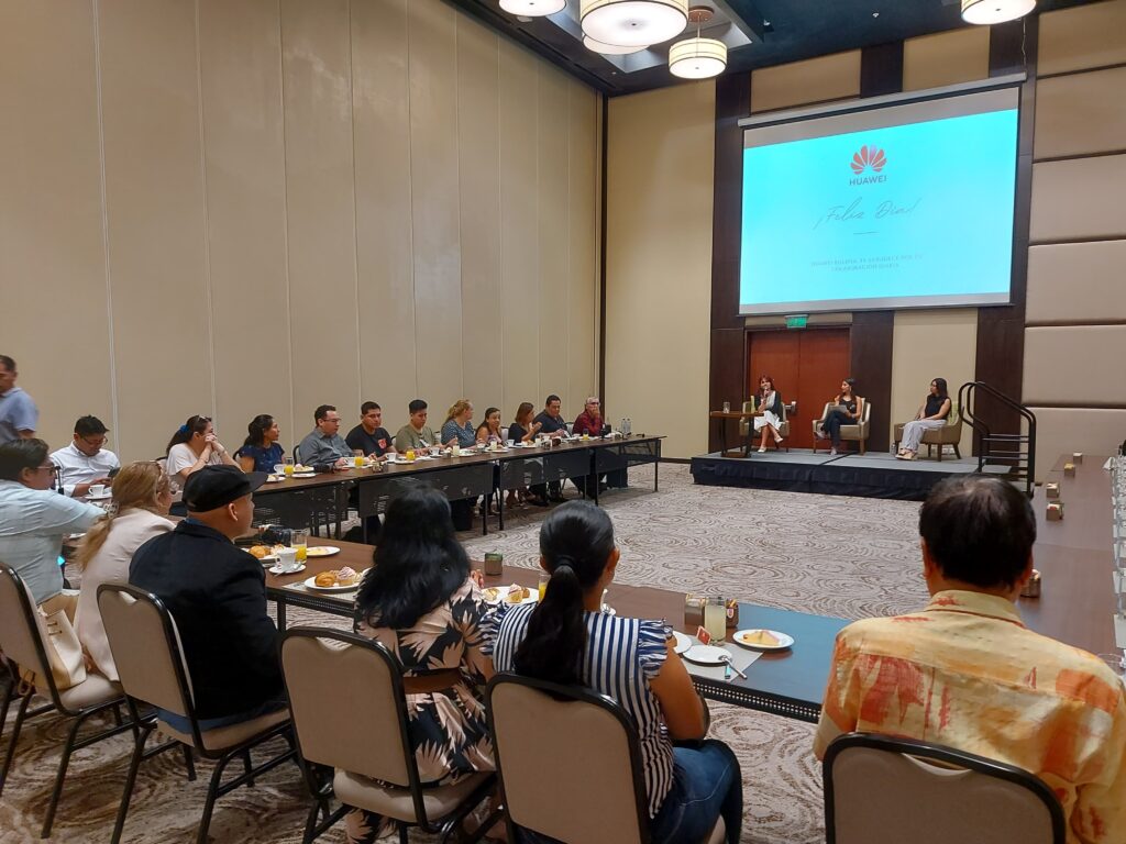 Huawei Conversatorio Mujeres en las TICs SCZ 05