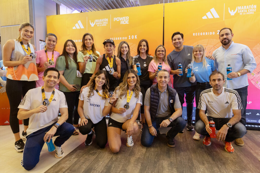 Organizadores de Lola Group junto a auspiciadores y Teams de adidas y Tecno